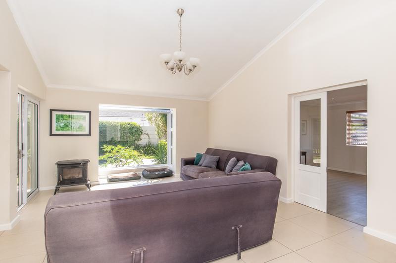 3 Bedroom Property for Sale in Constantia Western Cape